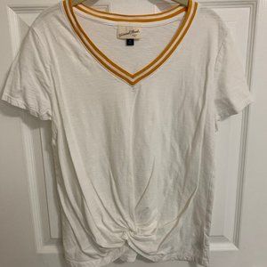 Knotted slight V yellow collared short sleeve